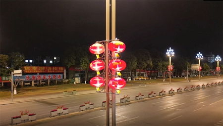 春节气氛组上线 超8000红灯笼与氛围投影灯携手扮靓旌城